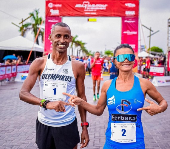 Giovani dos Santos e Marily dos Santos vencem a Meia Maratona do Descobrimento 2024