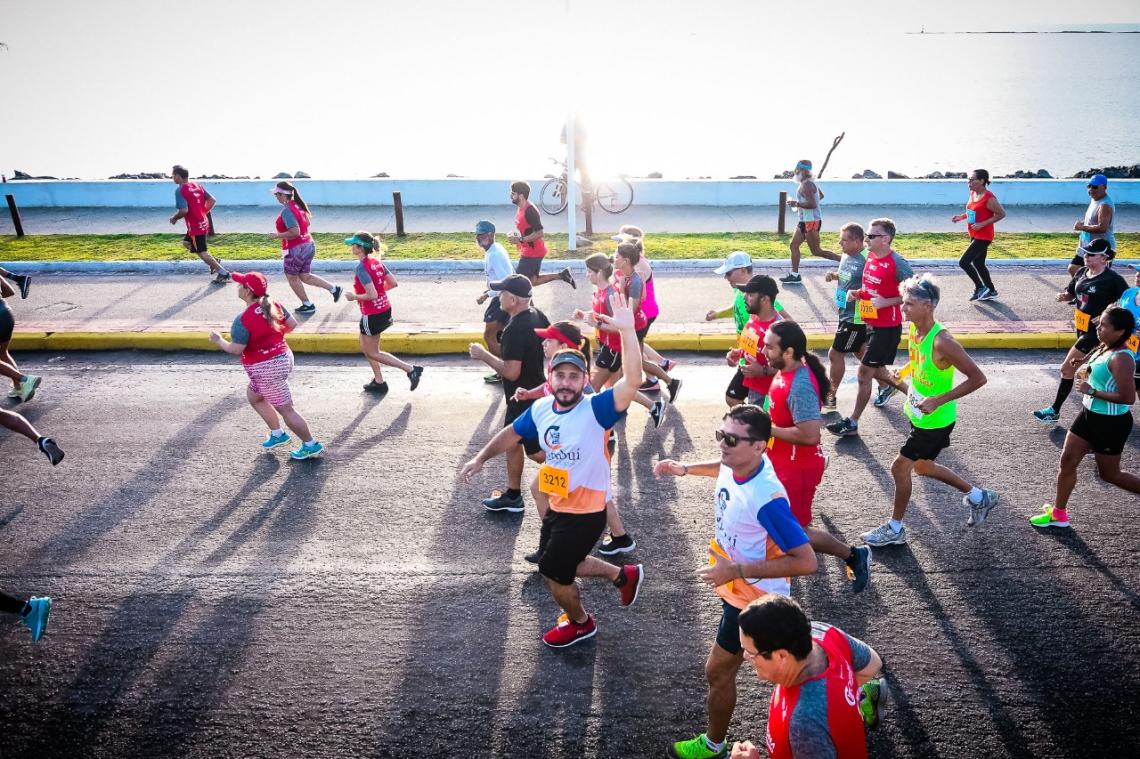 Cambu Supermercados renova patrocnio com a Meia Maratona do Descobrimento 